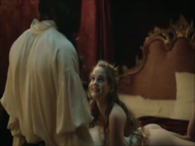 Noemie Schmidt - Versailles (2015) s01e03-04 Sex Scene