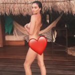 Shanina Shaik Nude & Sexy Pics Collection