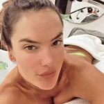 Alessandra Ambrosio Hot (9 Photos)