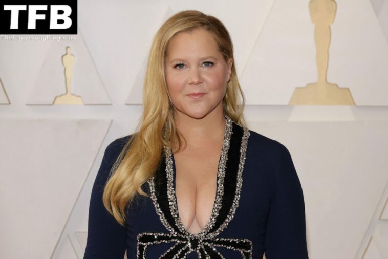 Amy Schumer Displays Nice Cleavage at the 94th Annual Academy Awards (18 Photos)