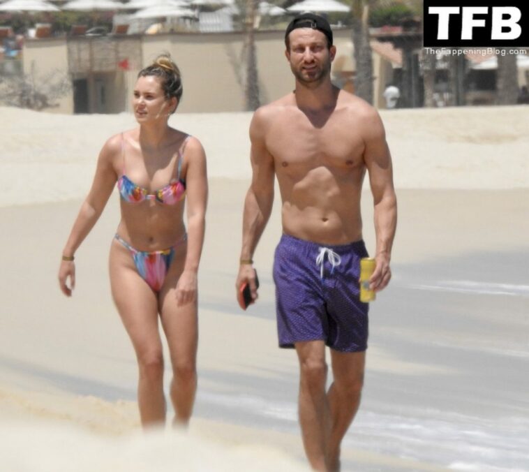 Anna Redman & Chris Bukowski Hit the Beach in Mexico (27 Photos)