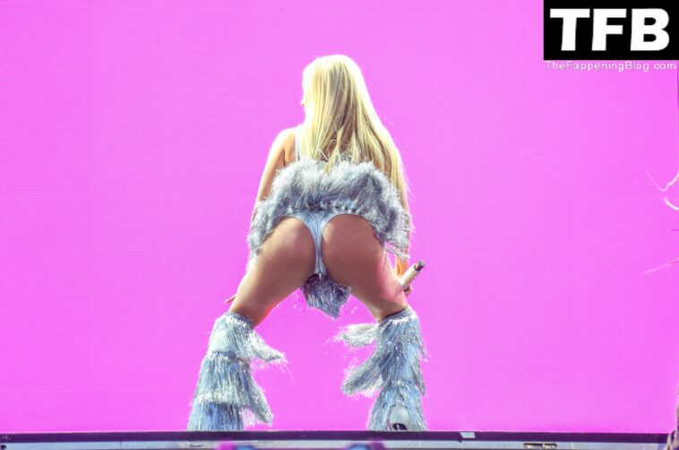 Bad Gyal Displays Her Sexy Butt at the Primavera Sound Festival (9 Photos)