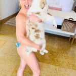 Britney Spears Poses Naked With Her Pooch (6 Photos)