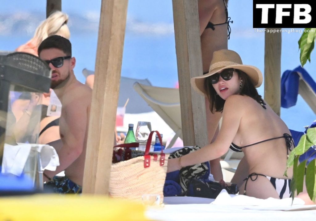 Catherine Harding & Jorginho Frello Enjoy a Day on the Beach in Marbella (14 Photos)