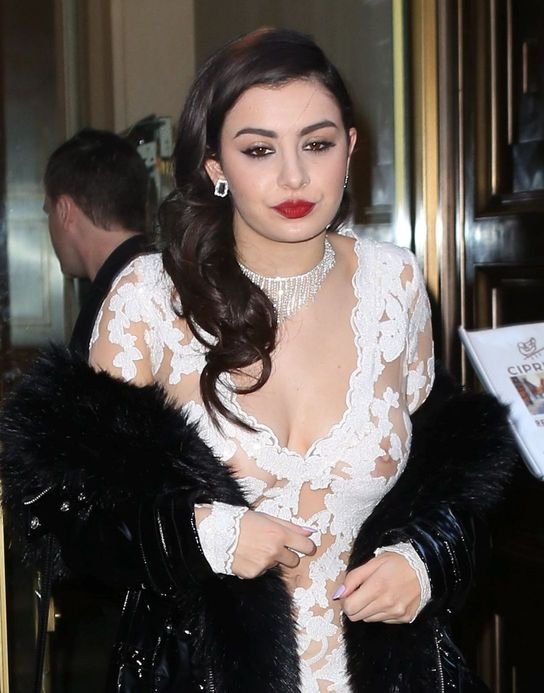 Charli XCX Nipples (77 Photos)