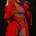 Christina Aguilera Performs in London (12 Photos)