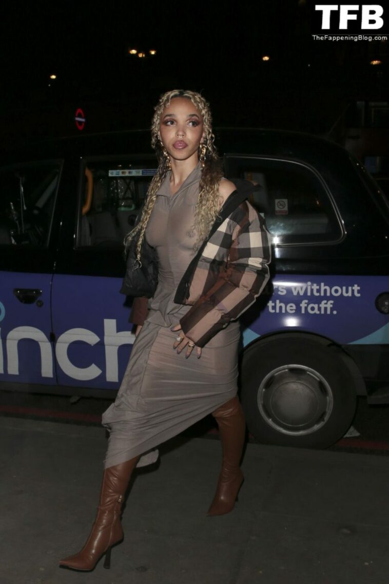 FKA Twigs Flashes Her Nude Tits in London (5 Photos)