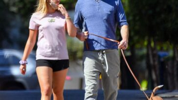 Zach Braff Is Seen with Braless Florence Pugh in LA (17 Photos)