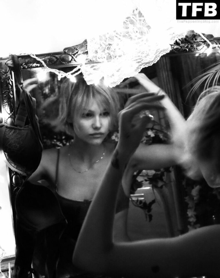 Grace VanderWaal Sexy (5 Photos)