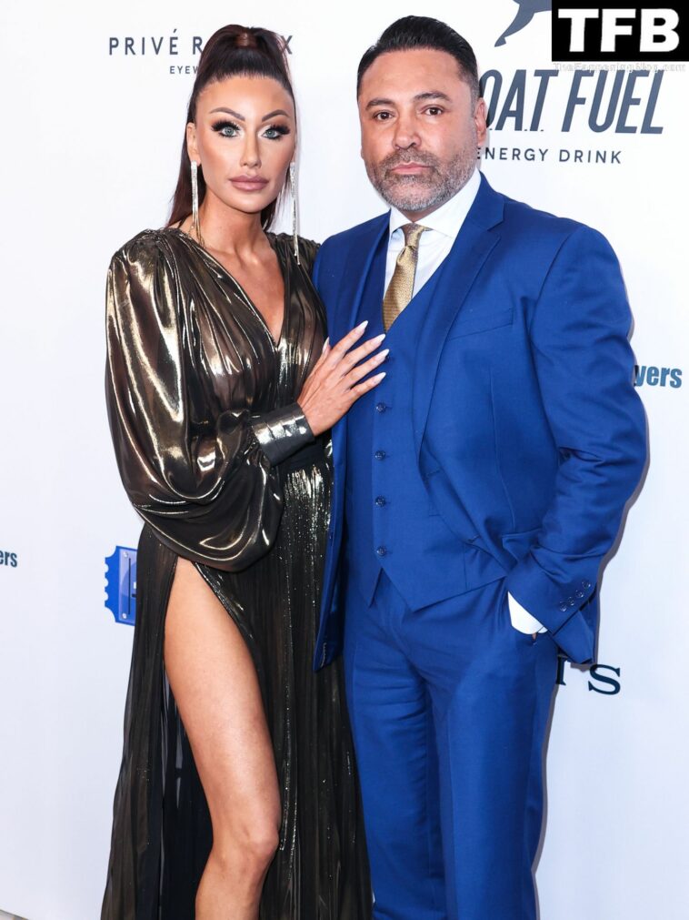 Braless Holly Sonders and Her Famous Boyfriend Oscar De La Hoya Pose at the 2022 Harold and Carole Pump Foundation Gala (26 Photos)