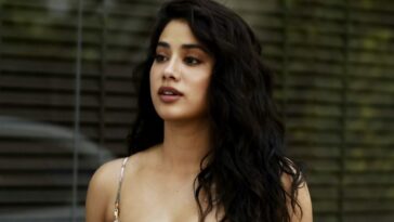 Janhvi Kapoor Flaunts Nice Cleavage in Mumbai (5 Photos)