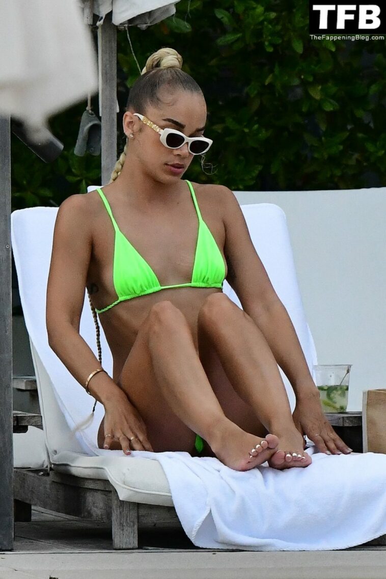 Jasmine Sanders Looks Stunning in a Neon Green Bikini as She Relaxes by the Oool in Miami (28 Photos)