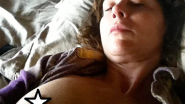 Jennifer Grey Nude Private Photo From Her Bed Leaked !