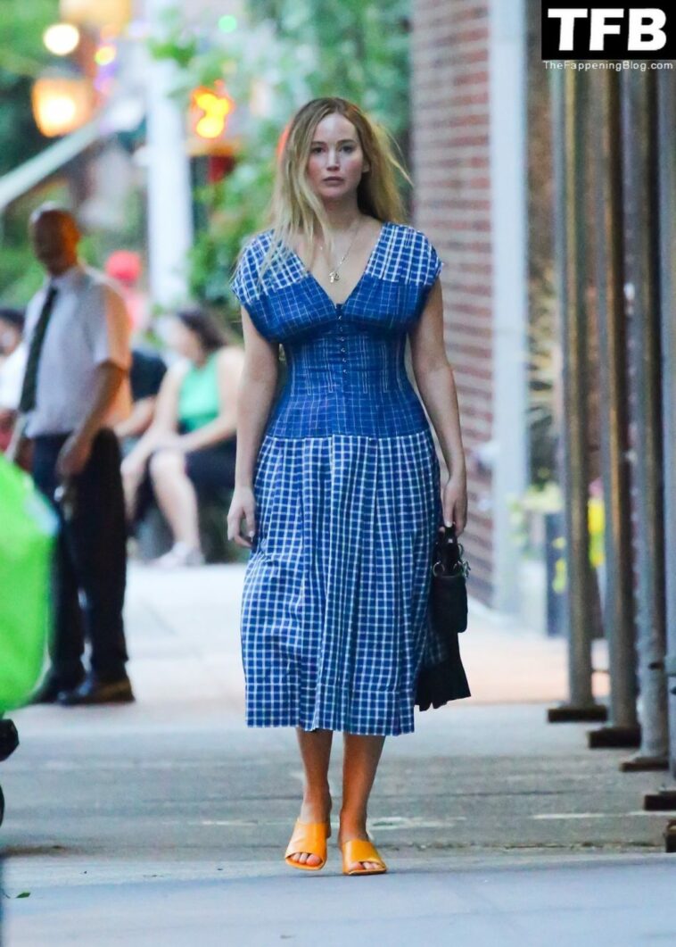 Jennifer Lawrence is Seen Leaving Cafe Cluny Restaurant in New York (30 Photos)