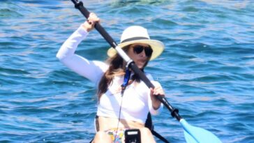 Jessica Biel & Justin Timberlake Paddle Canoes in Sardinia (36 Photos)