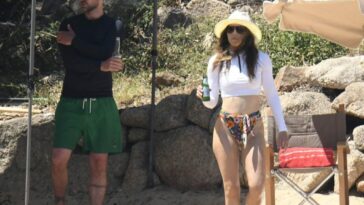 Jessica Biel & Justin Timberlake Relax on a Beach in Sardinia (47 Photos)