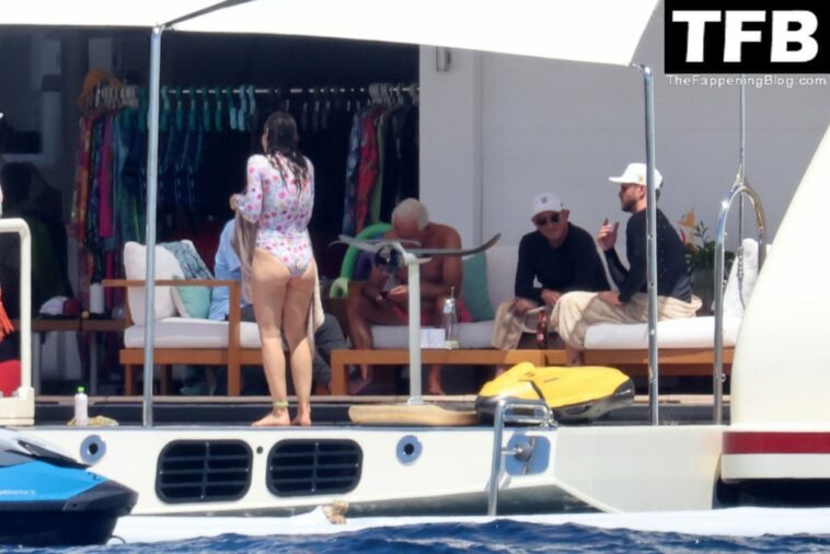 Justin Timberlake Slaps Jessica Biel on the Bum as They’re Spotted on a Yacht (59 Photos)