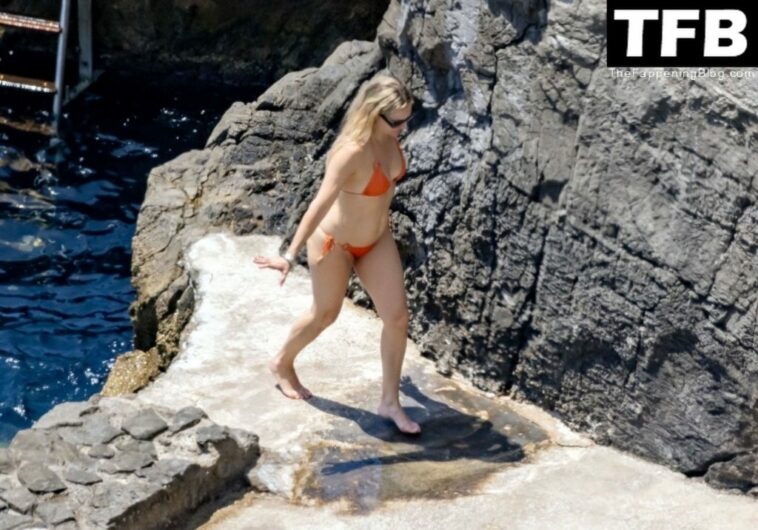 Kate Hudson Shows Off Her Stunning Figure in an Orange Bikini out on Her Family Trip (59 Photos)