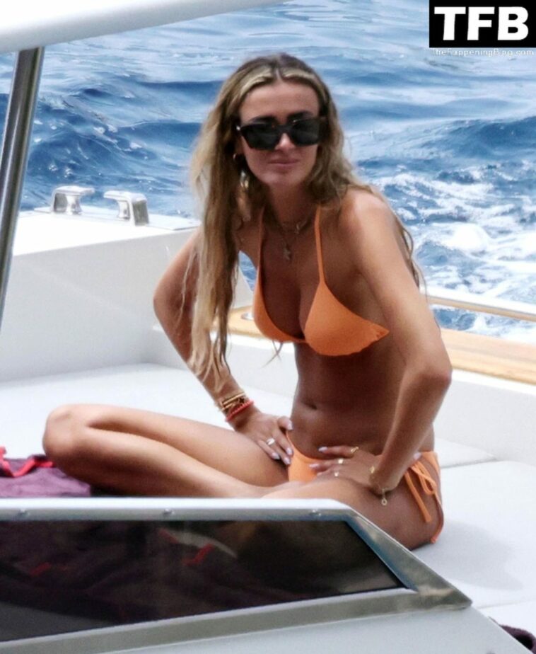 Katherine Pilkington is Spotted Taking a Break on Holiday with Ross Barkley Out in Capri (39 Photos)