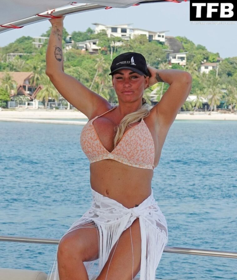 Katie Price Enjoy Her Holiday in Thailand (56 Photos)