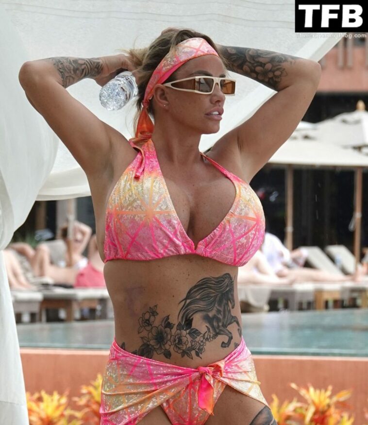 Katie Price Shows Off Her Sexy Voluptuous Figure Out on Holiday in Thailand (33 Photos)