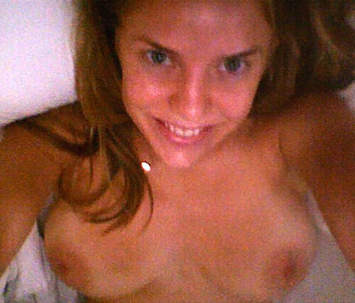 Actress Kelli Garner NUDE & Hot LEAKED Photos [New 15 Pics]