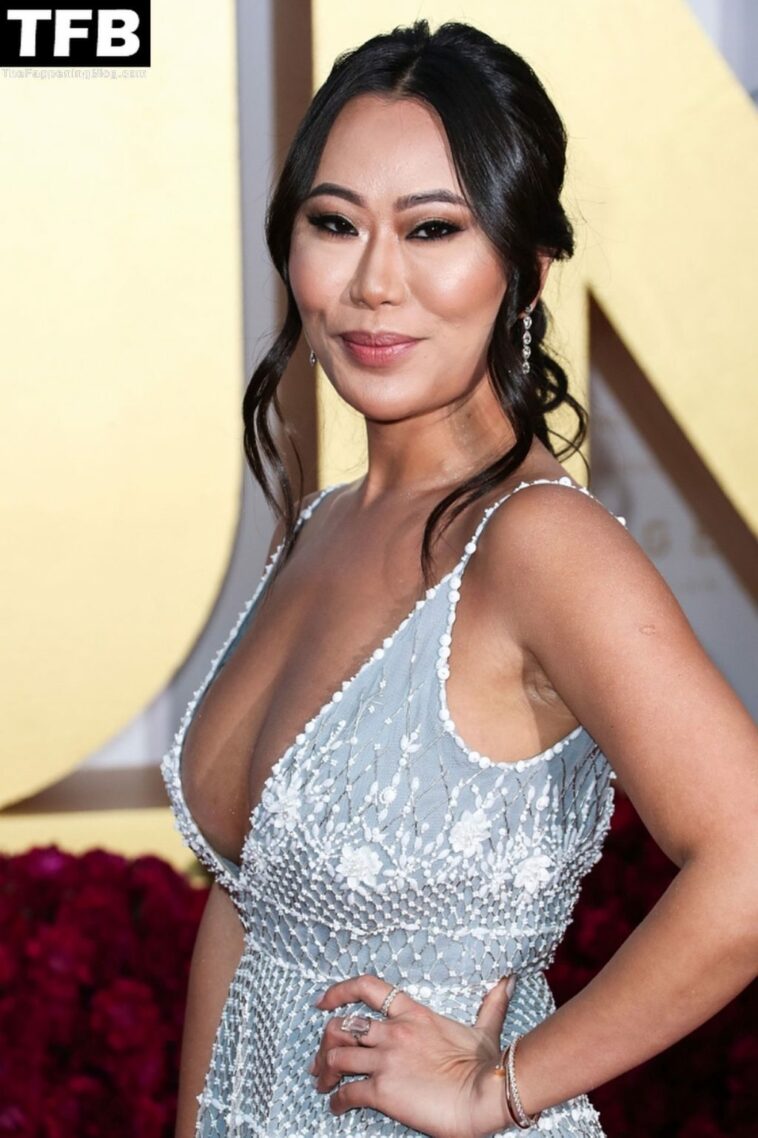 Kelly Mi Li Flaunts Her Sexy Breasts at the 19th Annual Unforgettable Gala (18 Photos)