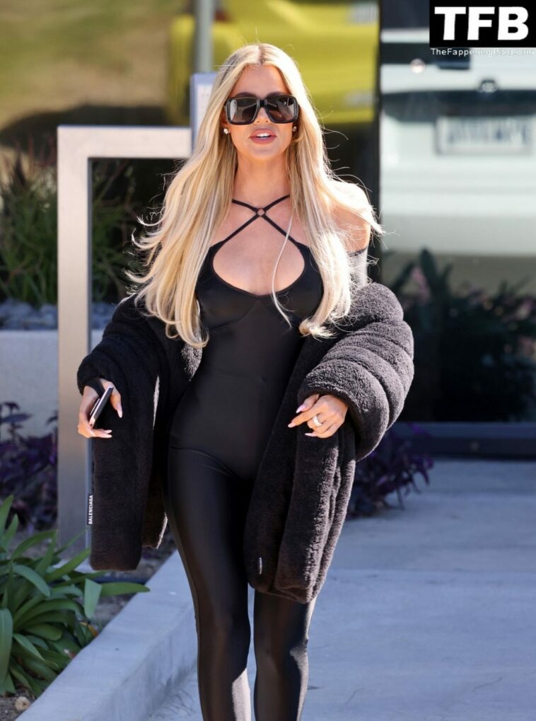 Khloe Kardashian Shows Off Her Tits in Burbank (40 Photos)