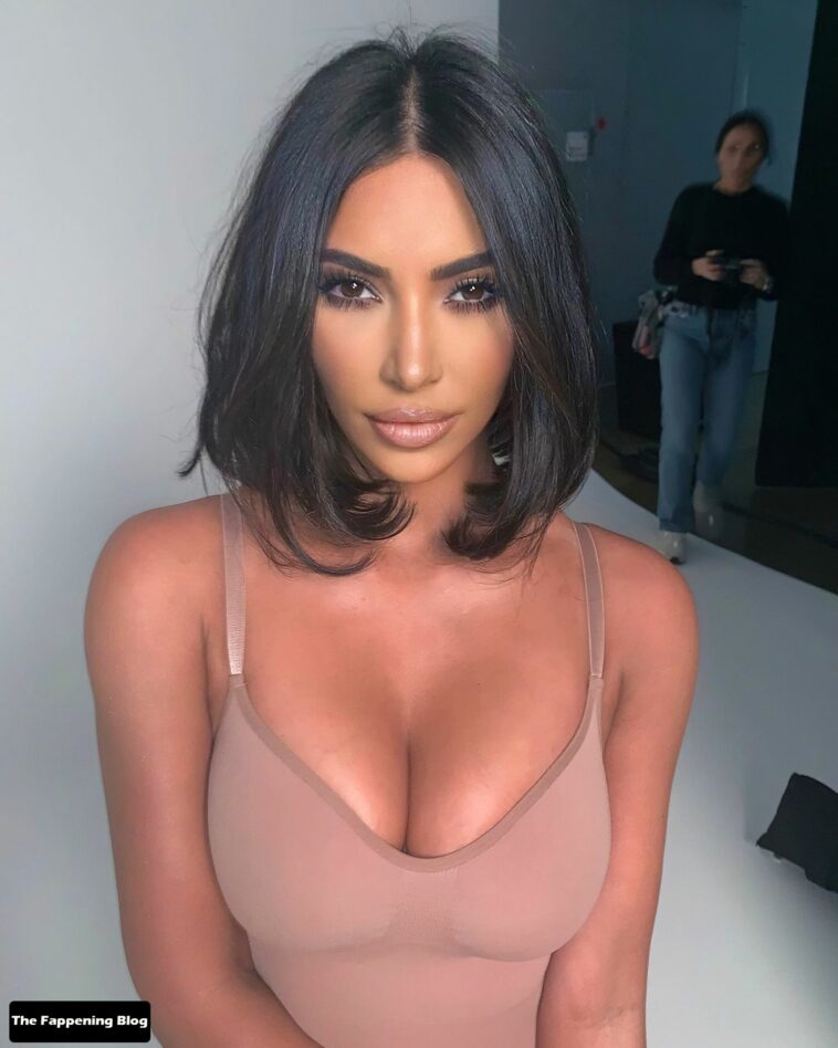 Kim Kardashian Hot (18 Photos)