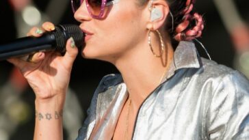 Lily Allen’s Nip Slip (11 Photos)