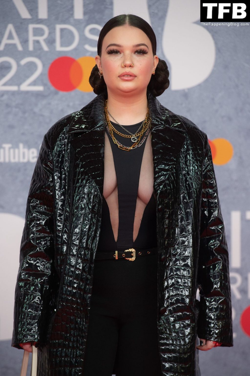 Lola Young Flaunts Her Tits at the BRIT Awards 2022 (36 Photos)