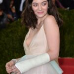 Lorde Braless (13 Photos)