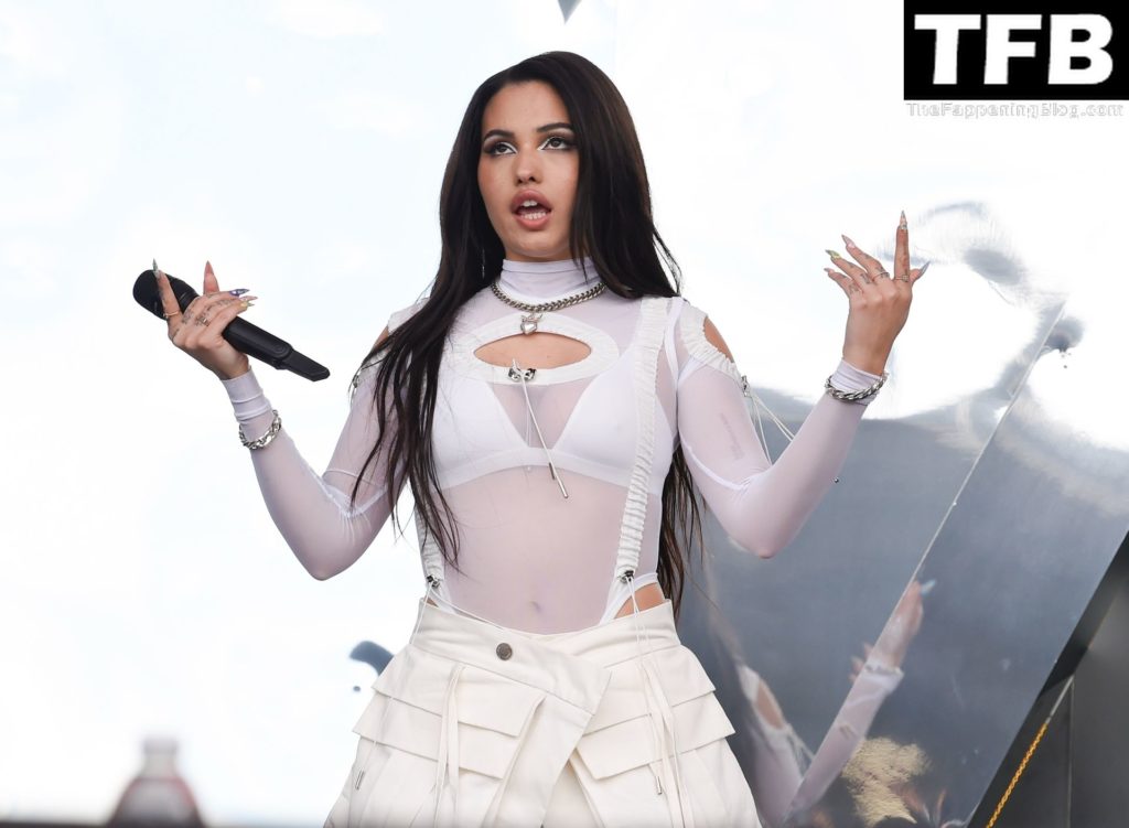 Busty Mabel Performs at Radio 1 Big Weekend in Coventry (39 Photos)