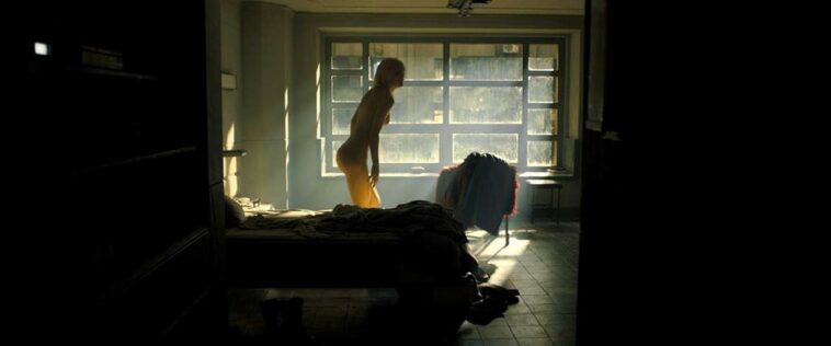 Mackenzie Davis Nude Scene from 'Blade Runner 2049'