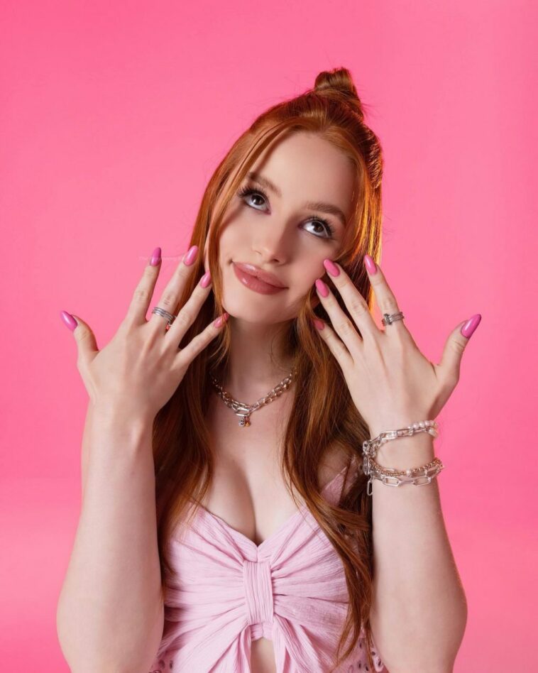 Madelaine Petsch Sexy (23 Photos)