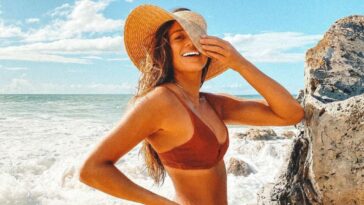 Malia Manuel Sexy (8 Photos)