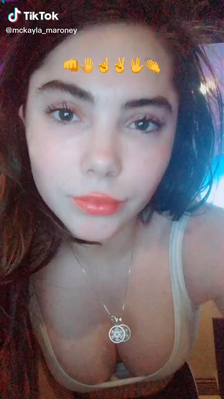 McKayla Maroney Hot (4 Pics + GIF)