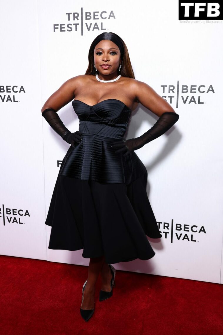 Naturi Naughton Displays Her Cleavage at the 2022 Tribeca Festival in New York (28 Photos)