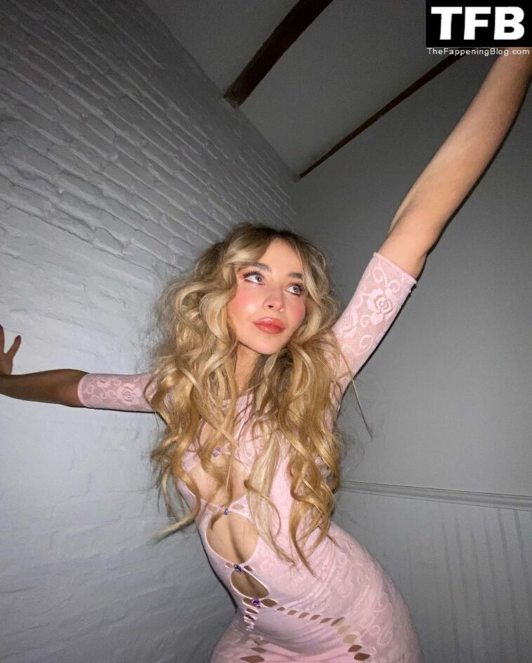 Sabrina Carpenter Looks Sexy in Pink (3 Photos)