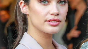 Sara Sampaio Attends a Private Event at Giorgio Armani Boutique in Beverly Hills (11 Photos)