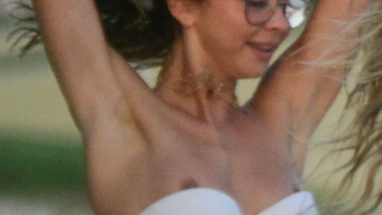 Sarah Hyland Nip Slip (55 Photos)