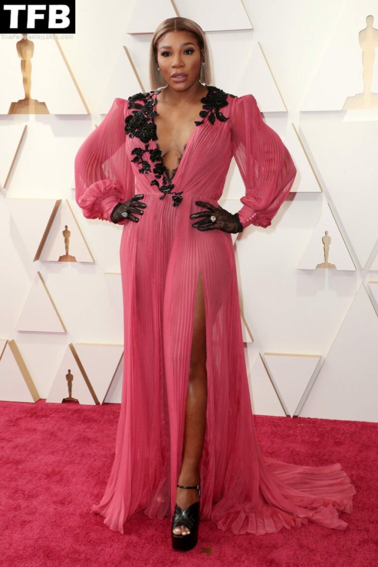 Serena Williams Poses on the Red Carpet at the 94th Annual Academy Awards (3 Photos)