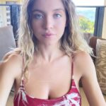 Sydney Sweeney Sexy (5 Photos)