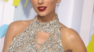 Taylor Swift Looks Stunning and Shines at the 2022 MTV Video Music Awards in Newark (150 New Photos)