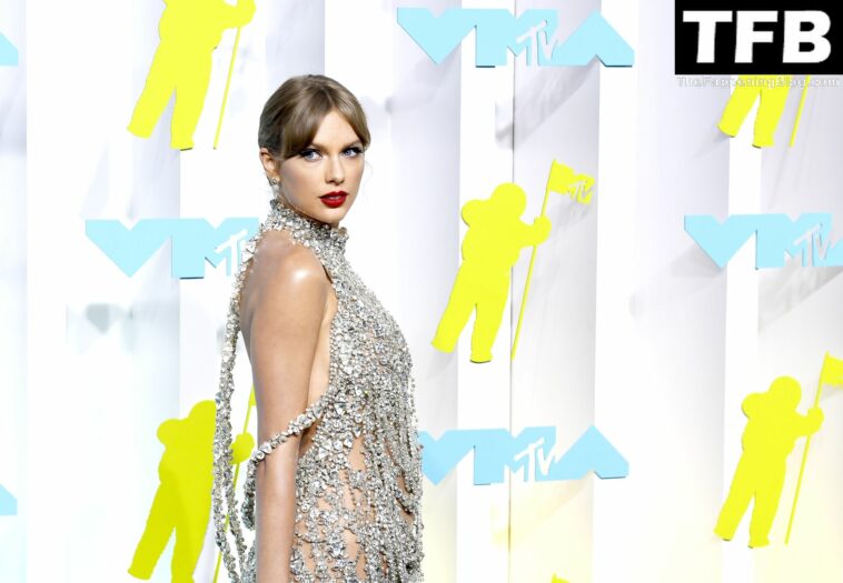 Taylor Swift Flaunts Her Sexy Legs at the VMA’s After-Party in NYC (33 Photos)