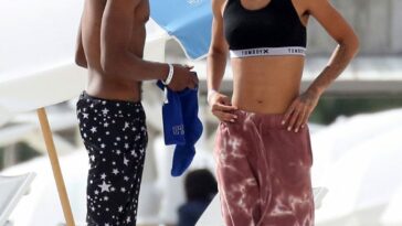 Willow Smith Shows Her Pokies as She Relaxes with Her Boyfriend on the Beach in Miami (31 Photos)