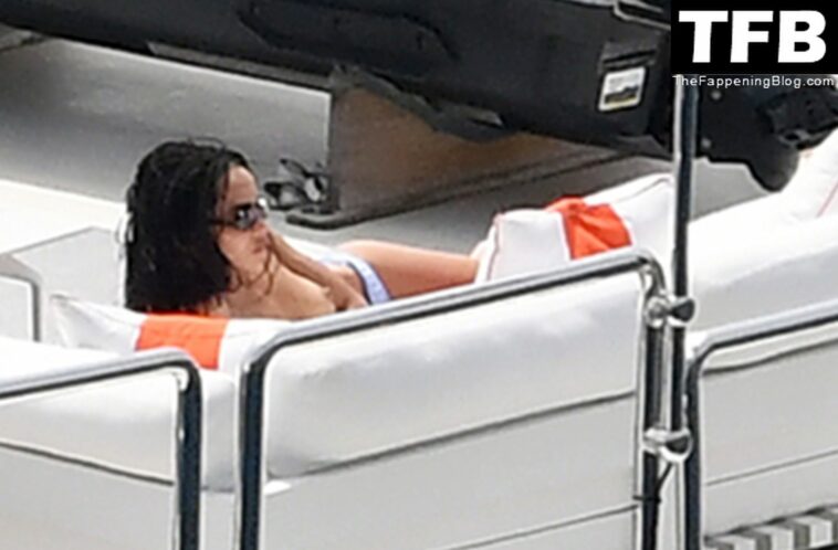 Zoe Kravitz Goes Topless While Enjoying a Summer Holiday on a Luxury Yacht in Positano (12 Photos)