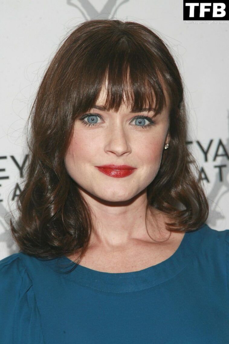 Alexis Bledel Sexy Collection (39 Photos)