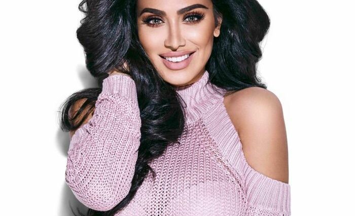 Huda Kattan Sexy (7 Photos)