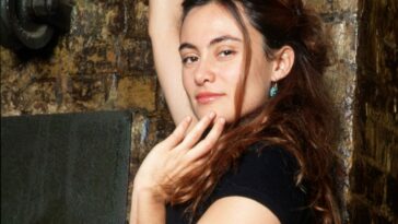 Idil Üner Nude & Sexy Collection (17 Photos)